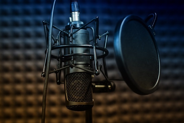 A microphone and filter set up in a professional recording studio. 